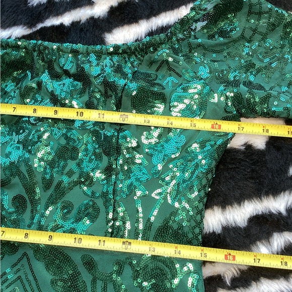 Emerald Green Sequin Off Shoulder Long Sleeve Mermaid Gown. B22 - Picture 11 of 17